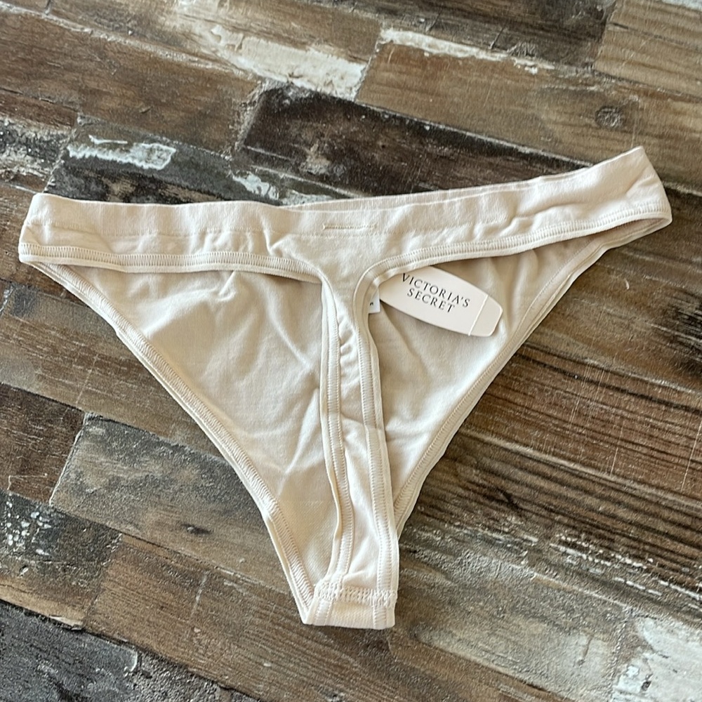 Victoria’s Secret Thong Panties - Picture 6 of 8